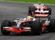 LOL赛事-关于雷诺车队轻取索伯车队，拉塞尔关键制胜的信息