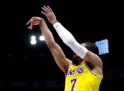 LOL决赛-勇士险胜掘金，德罗赞点燃赛场