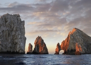 英雄联盟总决赛赛程-冰与火的对决，F1新赛季技术谜题与足球下克上的哲学共振