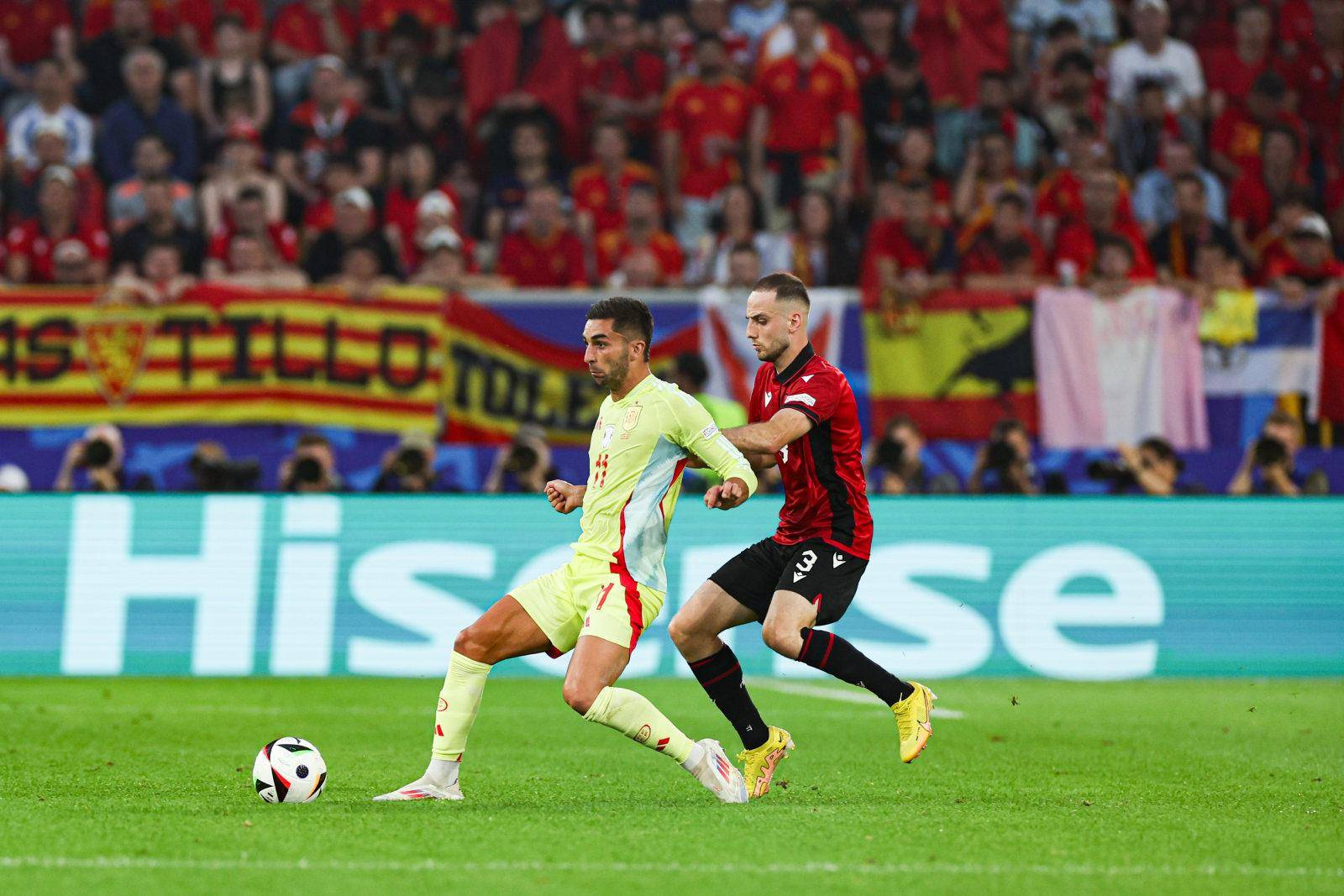 乌克兰力克奥地利，领先晋级欧洲杯强的简单介绍