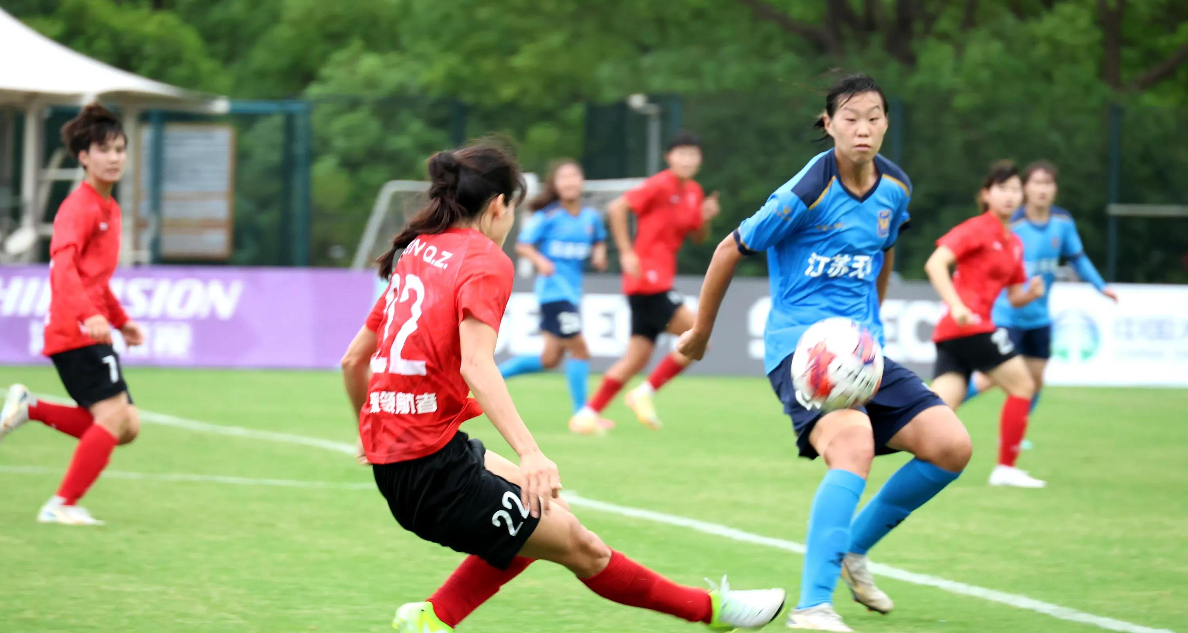 包含体育界轮不停歇：女足比赛掀起热潮的词条