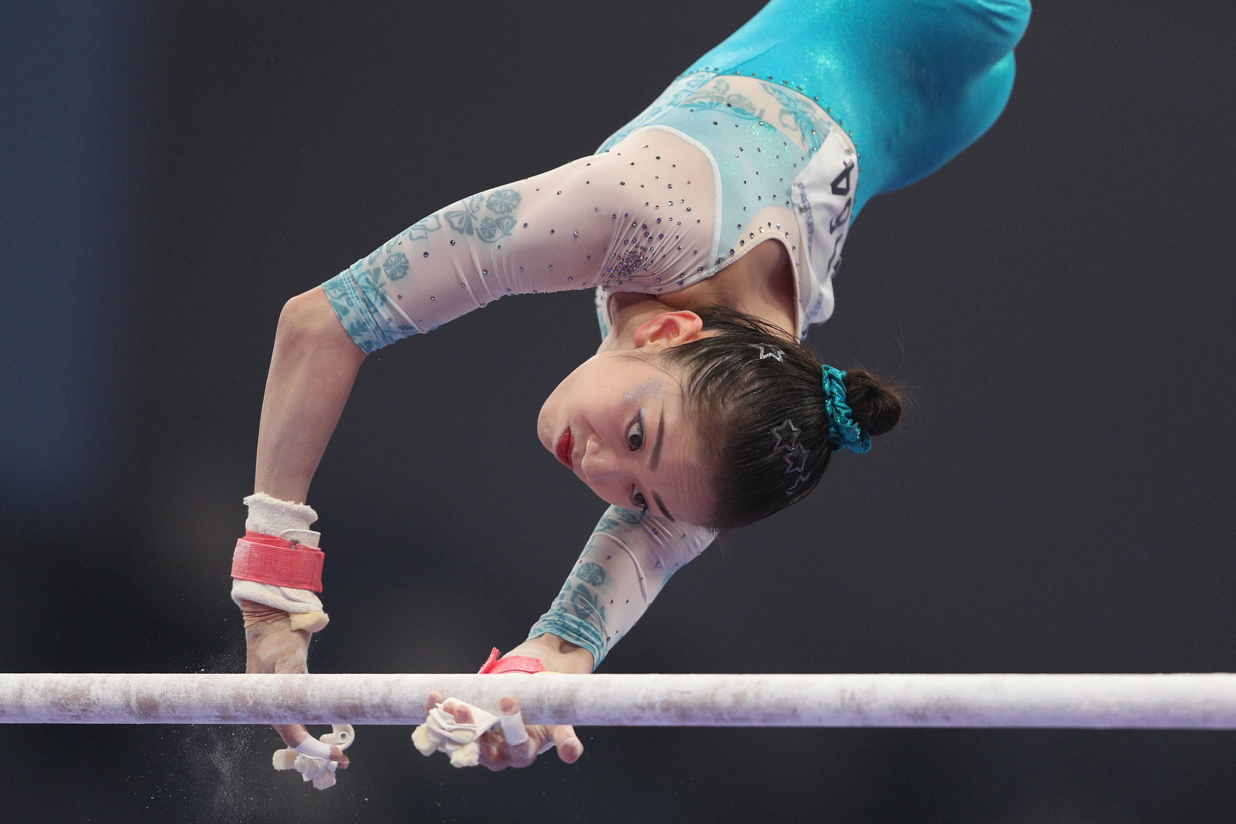 竞技体操选手高难动作惊艳全场 竞技体操选手高难动作惊艳全场