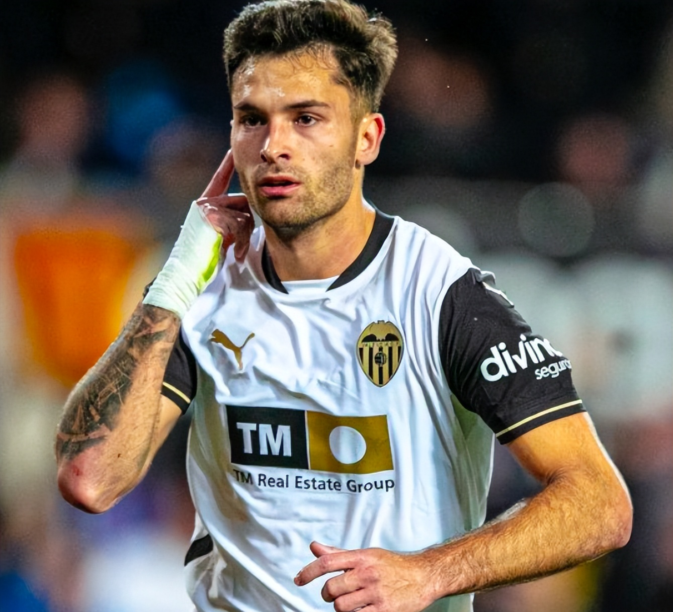 瓦伦西亚客战逆转，惊险跻身前四的简单介绍