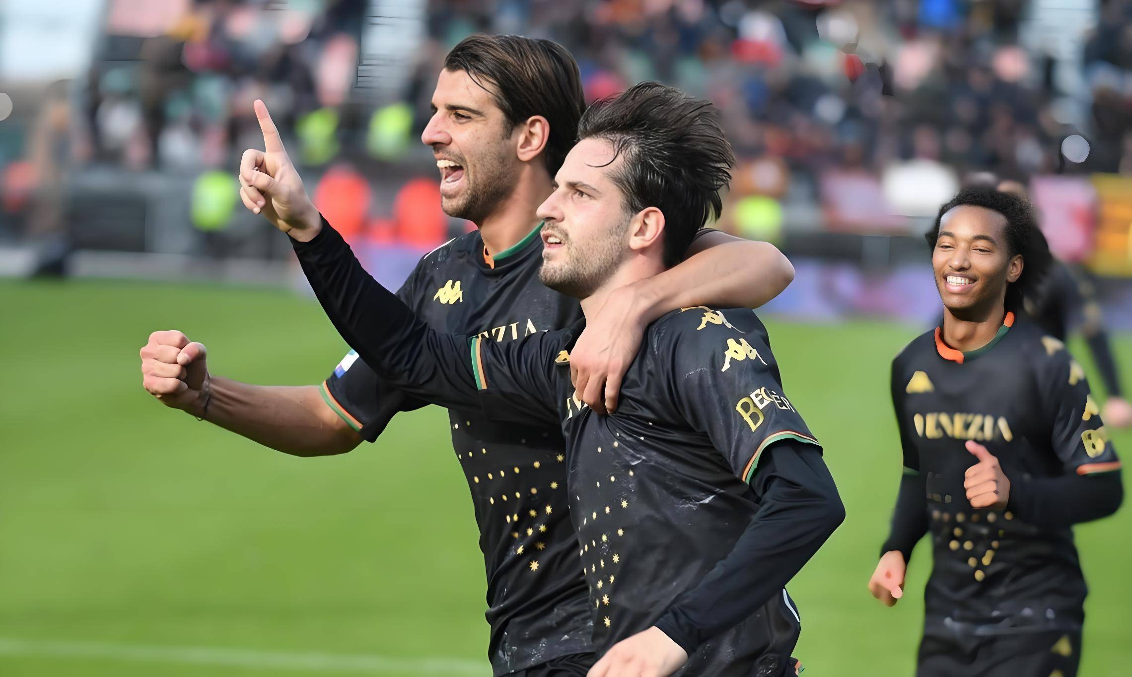 意甲世纪之战即将展开,球迷翘首期待 意甲世纪之战即将展开,球迷翘首期待