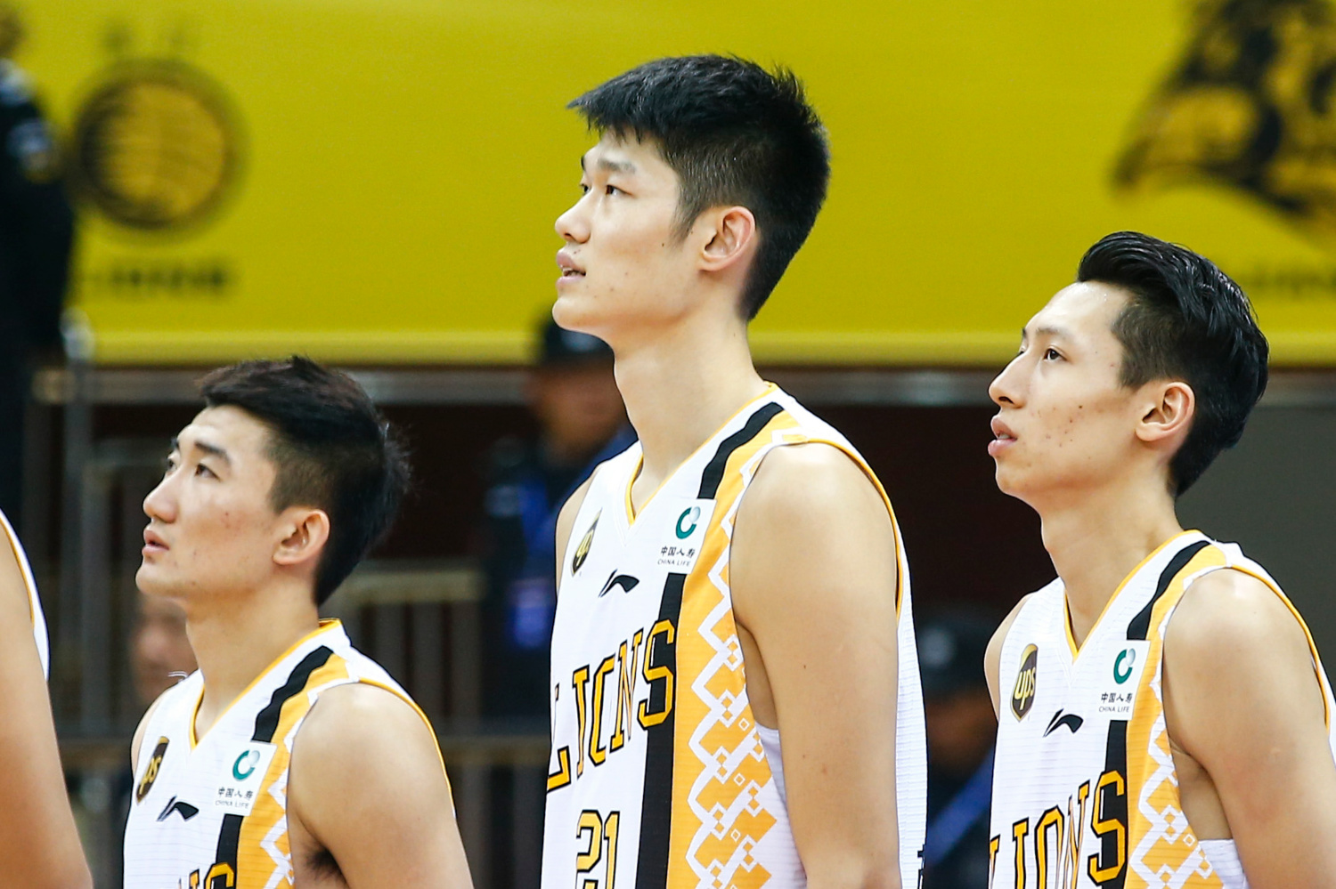 深圳队力克上海队,孙铭徽扛起全队 深圳队力克上海队,孙铭徽扛起全队