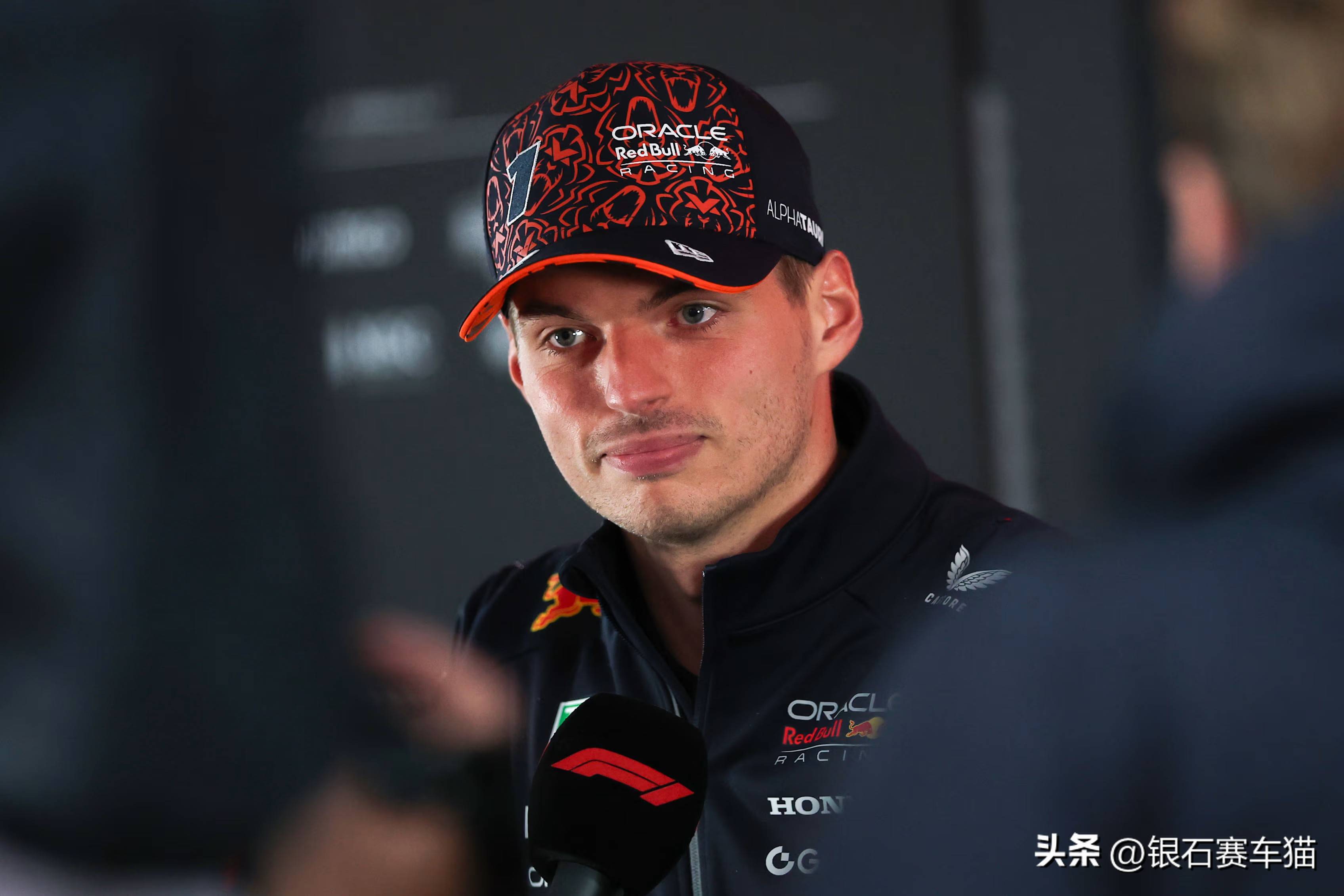 法拉利完胜红牛二队，维斯塔潘统治全场